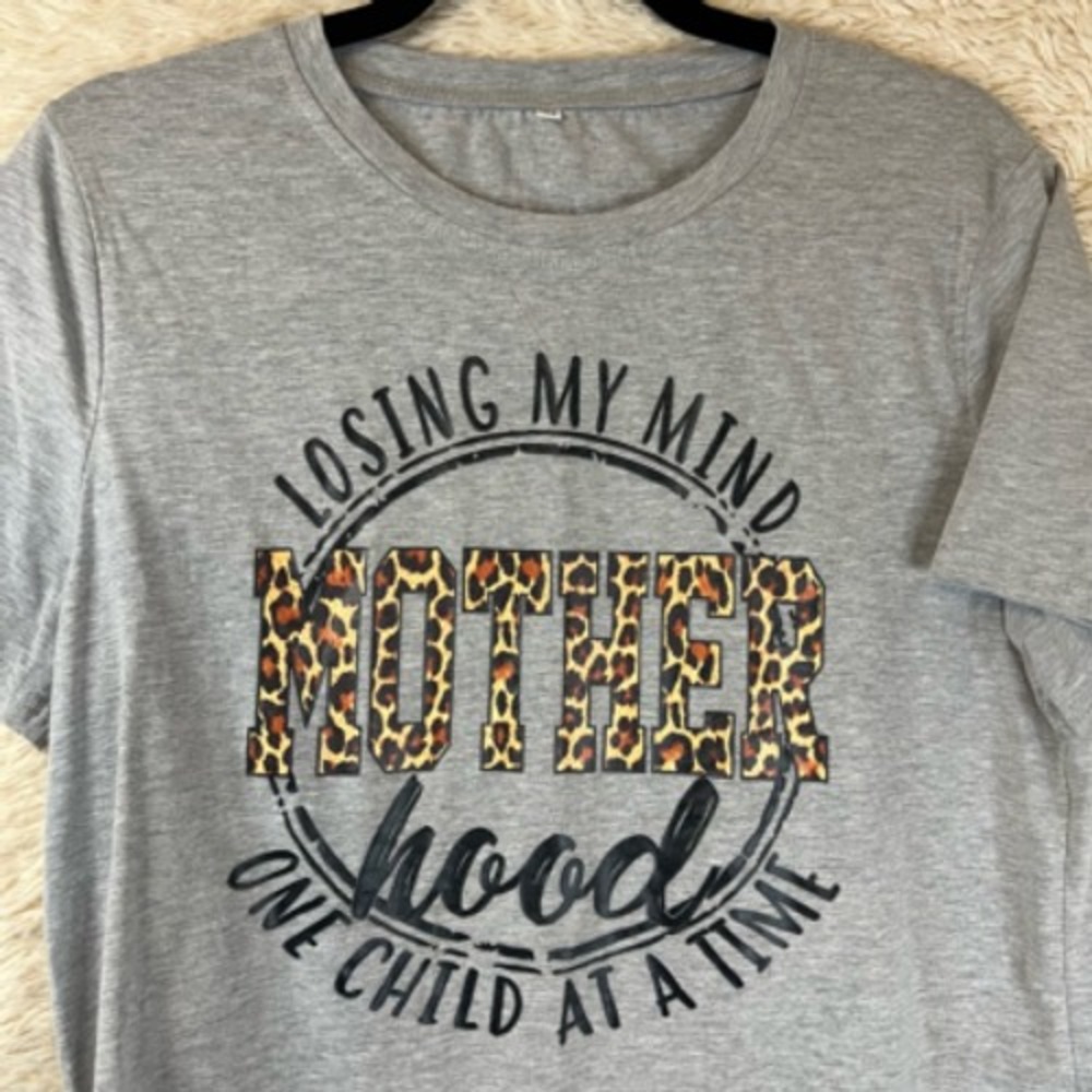 Graphic T-Shirt Women M Gray Funny Motherhood Losing My Mind One Child At A Time - Picture 5 of 12
